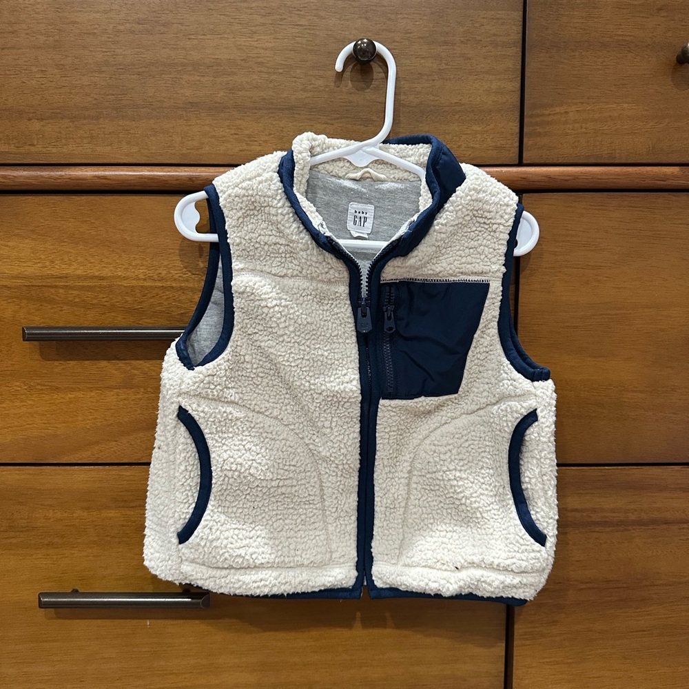 GAP Cream and Navy Sherpa Kids Fleece Vest, Size 18-24 Months